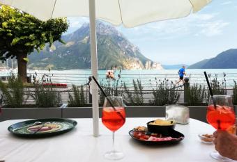 Ca del Lac Rooms allows 18 year olds to book a room