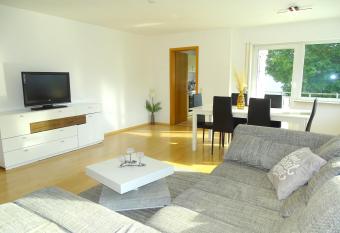 Zentrale 3,5 Zimmer Wohnung bis zu 6 Personen in Rudersberg has Balcony rooms