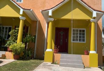 TOWNHOUSE GET-a-WAY has Balcony rooms