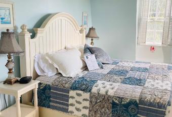 The Langworthy Inn & Winery has rooms with a private hot tub