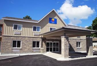 Comfort Inn & Suites Thousand Islands Harbour District has Balcony rooms