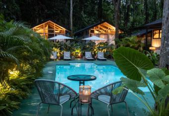 KA  IK APART HOTEL allows 18 year olds to book a room