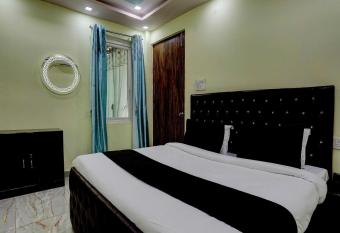 OYO Flagship Hotel Omex allows 18 year olds to book a room