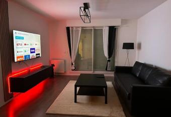 Appartement neuf, tout   quip   ! has Balcony rooms