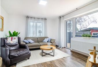 Salem  s Treasure Manor has Balcony rooms