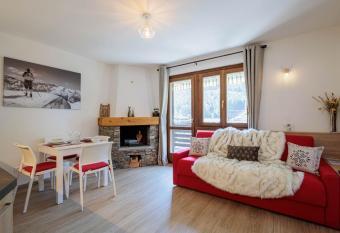 REVO Apartments - Rocca Fiorita has Balcony rooms