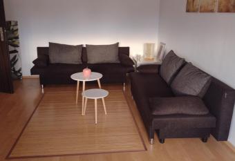 Neue Kurzzeitvermietung has Balcony rooms