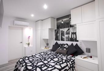 Apartamento Virgen del Remedio allows 18 year olds to book a room