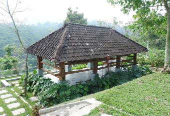 Omah Pinaringan has Balcony rooms