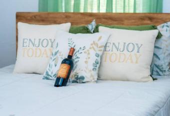 Beachside Bliss Cozy 2 BD Retreat Pompano Beach allows 18 year olds to book a room