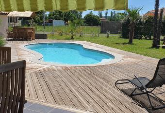 GITE LE COLOMBIER has Balcony rooms