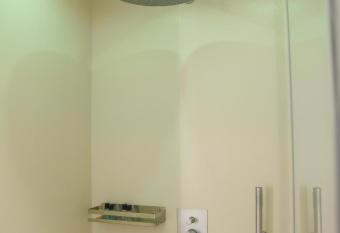 Shanti Rooms & Apartments has Balcony rooms