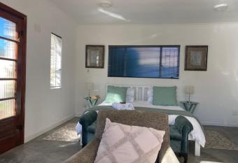 4 on Belmont Avenue has Balcony rooms