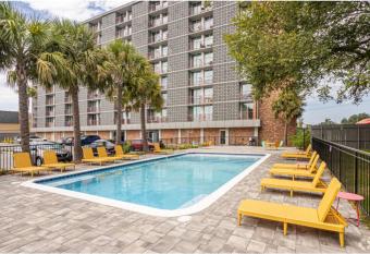 THE HIGHRISE NOLA has Balcony rooms