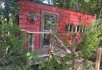 The Happy Place In The Trees has Balcony rooms