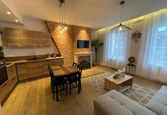 Honfleur, superbe appartement Sainte Catherine. allows 18 year olds to book a room