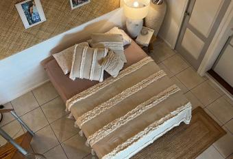 BUNGALOW F2 Atypical local style allows 18 year olds to book a room