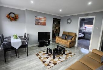 FM Homes & Apartments 3 Bedroom Motherwell has Balcony rooms