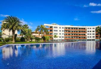 Complejo   nico frente al mar. has rooms with a private hot tub