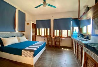 MINI DEPARTAMENTO con vista al mar allows 18 year olds to book a room