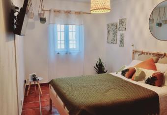 Cantinho da Vila by Portus Alacer allows 18 year olds to book a room