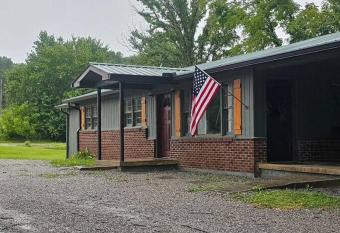 Cozy Compass House has Balcony rooms