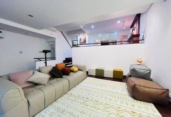          Ruam             has Balcony rooms