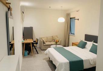 YueShe Apartment - HongQiao Longbai Xincun allows 18 year olds to book a room