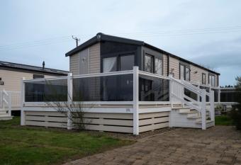 ELVIS, King Of The Caravans, Luxury 6 berth has Balcony rooms