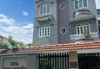 Kh  ch S   n Song Ng   c allows 18 year olds to book a room