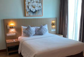 The H Tower Residence by YLS Stay has rooms with a private hot tub