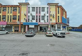 OYO 90644 M Three Hotel allows 18 year olds to book a room