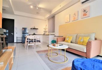 Cozy Minimalist Suite at Georgetown by SuperStay allows 18 year olds to book a room