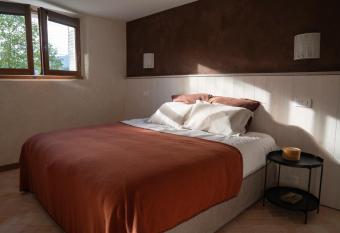 Charmant Appartement T2 Parking & Terrasse - Cr  t de la Roche has Balcony rooms