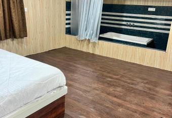 Matoshree Green Stay Sariska has rooms with a private hot tub