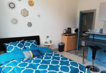 Le Surville, entre parcs d allier et centre ville allows 18 year olds to book a room