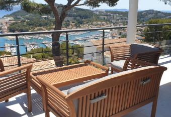 Bright 80 m with views of the port has Balcony rooms