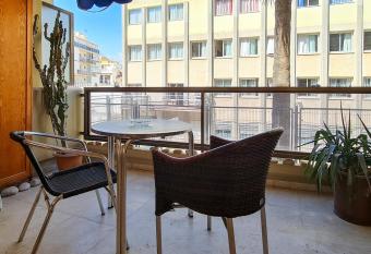 Apartamento Balc  n de la Luna allows 18 year olds to book a room