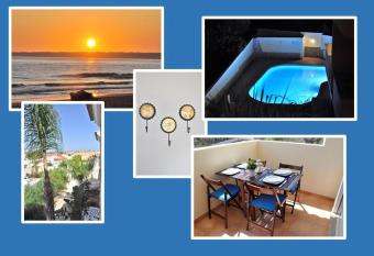 Sunsetalgarve has rooms with a private hot tub