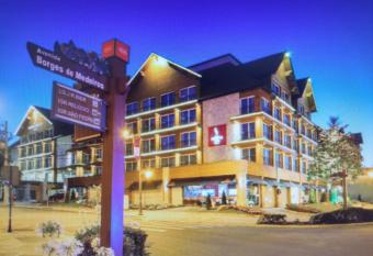 HOTEL LAGHETTO STILO BORGES has rooms with a private hot tub