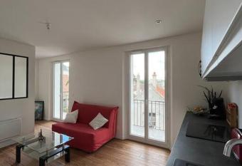 Apartment with balcony near Disneyland. has Balcony rooms