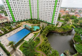 Apartemen Green Lake View Ciputat by Alfa Rooms has Balcony rooms