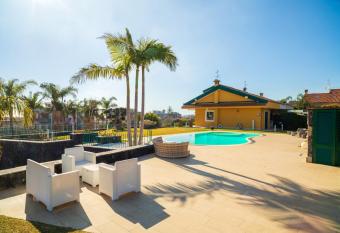 One bedroom appartement with city view shared pool and furnished balcony at Acireale 2 km away from the beach has Balcony rooms