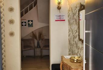 CENTRUM F has rooms with a private hot tub