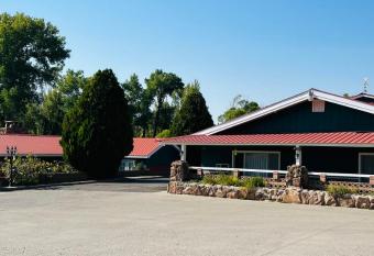 Redwood Arms Motel allows 18 year olds to book a room