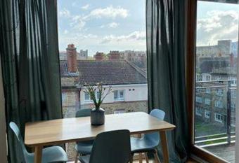 Deluxe Holiday Apartment has Balcony rooms