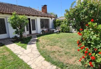 Monoambiente Ca  uelas Centro calle Principal hasta 4 personas allows 18 year olds to book a room