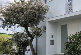 Ruhiges WG-Appartment in Einfamilienhaus allows 18 year olds to book a room