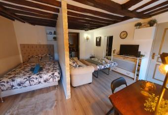 Le cosy entre Paris et Versailles avec parking gratuit    5 min allows 18 year olds to book a room