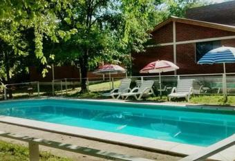 Caba  a   ngeles del bosque 4 has rooms with a private hot tub